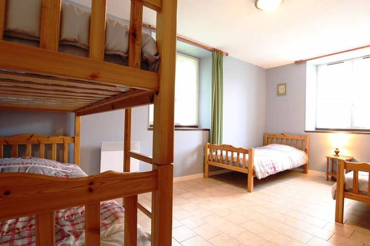 Gîte pour 8 personnes, avec jardin à Cérences - 4