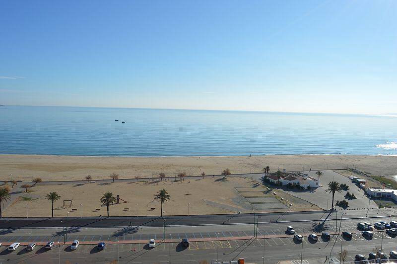Entire studio, Cabin studio with a terrace overlooking the sea in Empuriabrava, Upper Empordà