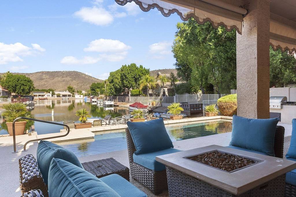 The Vistas - Lakefront Luxury Home / Mountain Views, Heated Pool with Private Pontoon Boat in Glendale, Maricopa County