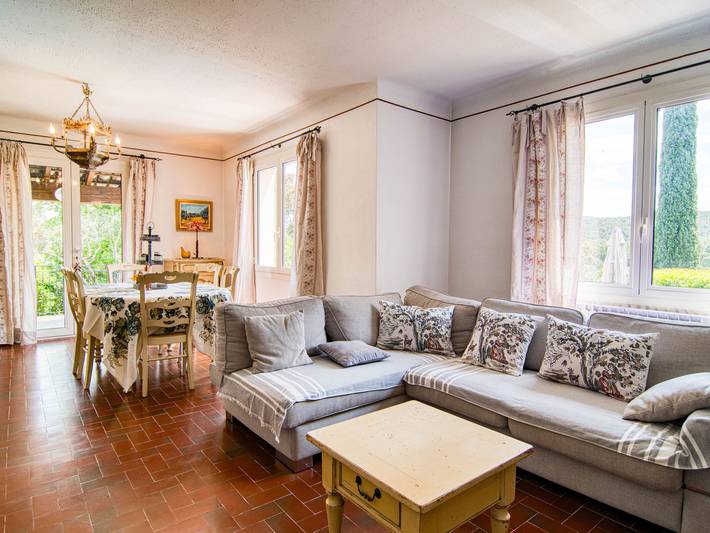 Location de vacances pour 6 personnes, avec vue ainsi que terrasse et jardin à Carcès - 3