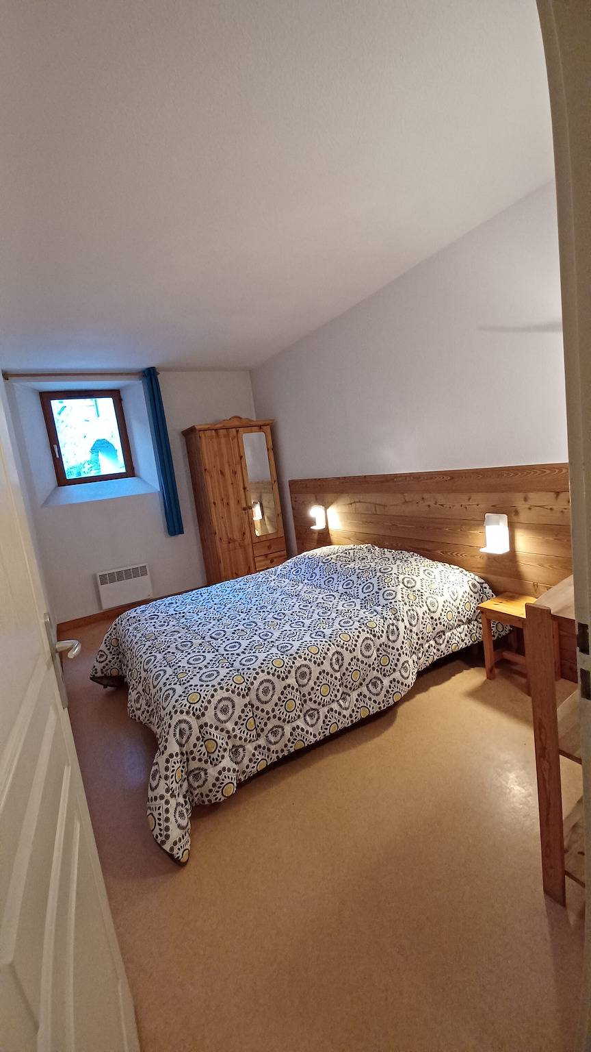 Appartement entier, Appartement "Le Génépi" avec vue sur les montagnes, balcon et Wi-Fi in Lanslebourg-Mont-Cenis, Région de Saint-Jean-de-Maurienne