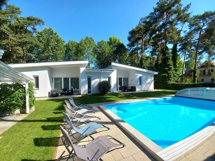 Villa für 4 Personen, mit Terrasse und Garten sowie Pool und Sauna am Balaton
