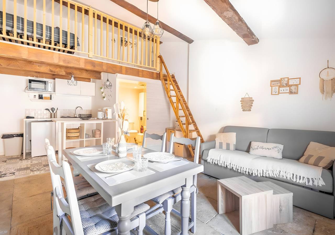 Appartement entier, Appartement « Cocoon Cosy » 2-4 pers au cœur de Beaucaire avec Wi-Fi in Beaucaire, Région de Nîmes