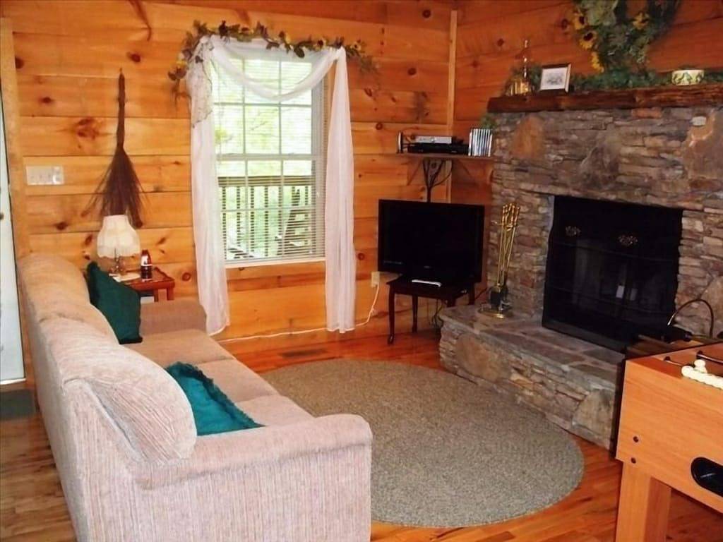 Die romantischste Flitterwochenhütte! Whirlpool, Whirlpool am Bett und Sauna in Tuckaleechee, Blount County