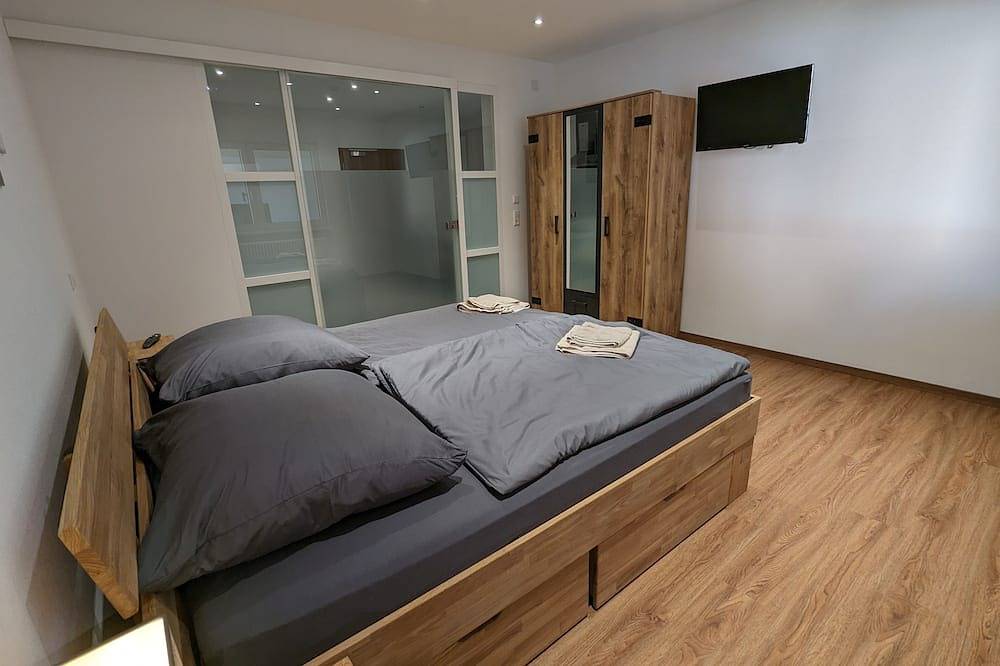 Ganze Wohnung, Ferienwohnung (2) 1Og - 70 qm -dirket am Bahnhof in Europa-Park, Ringsheim