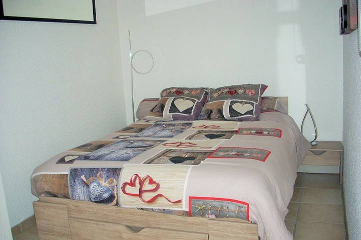 Appartement entier, Plage à pied, 2 chambres, clim wifi, bien équipé in La Coudoulière, Six-Fours-les-Plages
