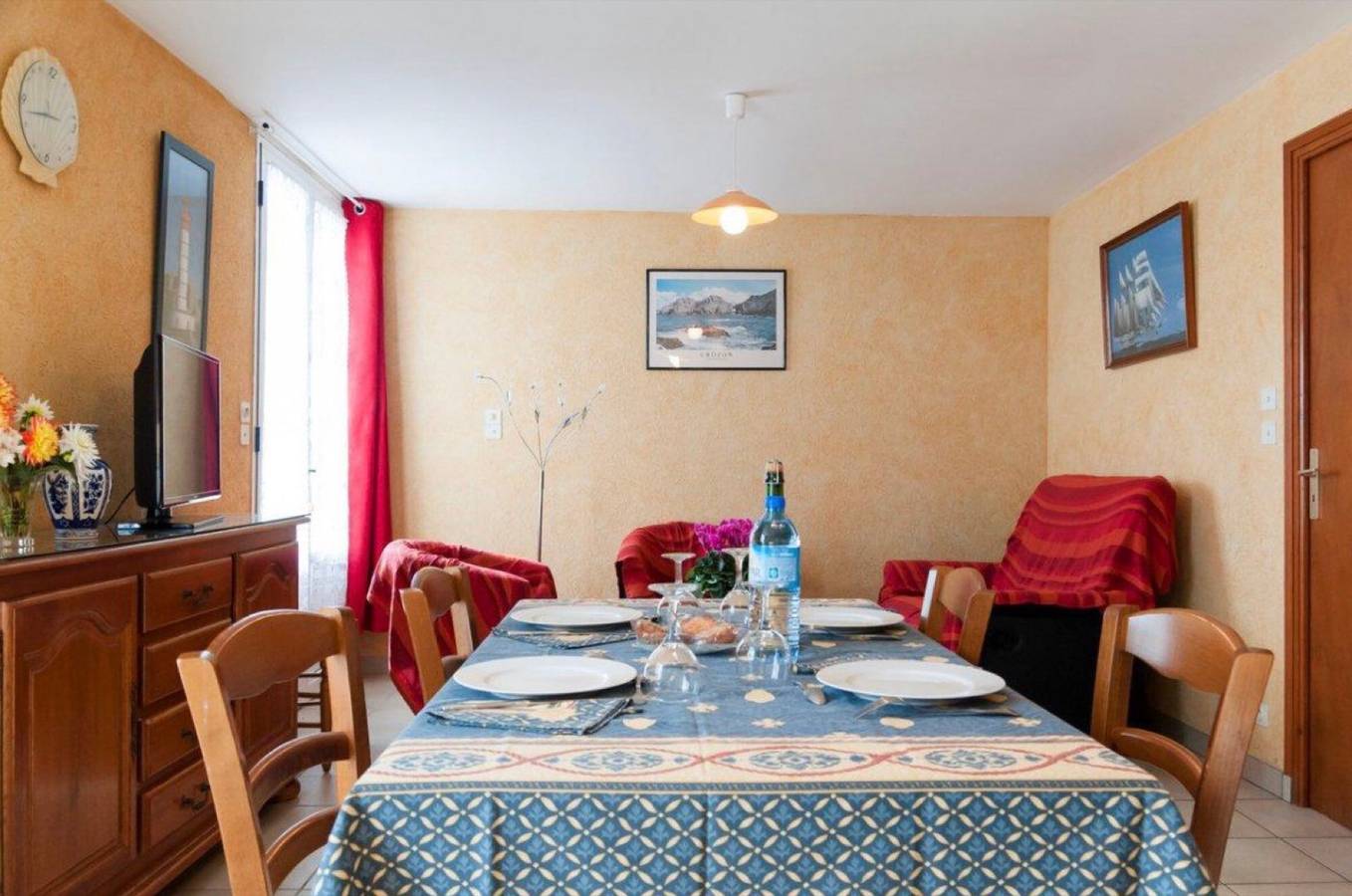 Maison de vacances « Gîte Bleuniou » avec terrasse privée et jardin partagé in Plomodiern, Iroise