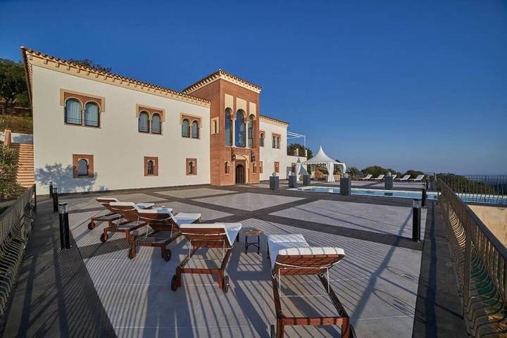 Casa rural para 14 personas, con Balcón y Terraza además de Jardín y Piscina en Cortegana