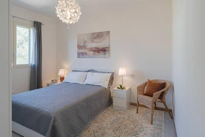 Ferienwohnung für 3 Personen, mit Balkon und Garten sowie Pool und Ausblick