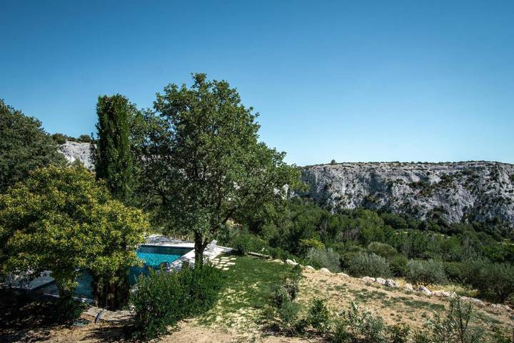 Location de vacances pour 8 personnes, avec Terrasse et Piscine à Lioux