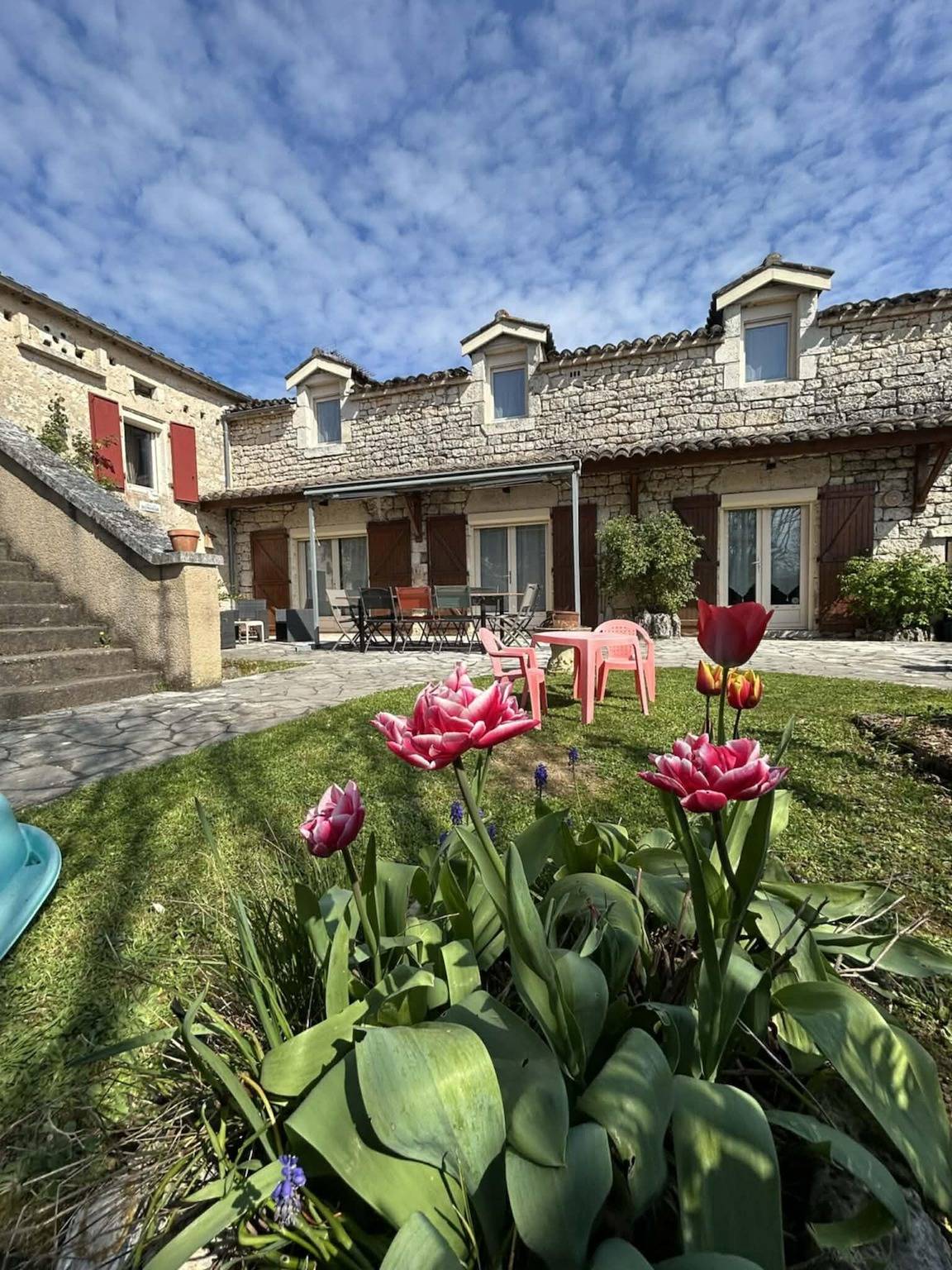 Gîte Les Racines de Lili avec piscine privée, terrasse et Wi-Fi à Cieurac in Cieurac, Parc Naturel Régional des Causses du Quercy
