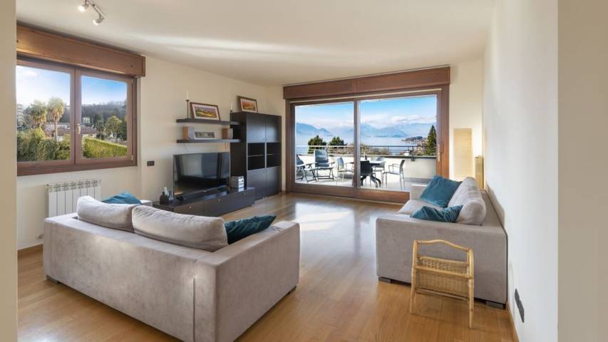 Ferienwohnung für 4 Personen, mit Garten und Pool sowie Terrasse am Lago Maggiore