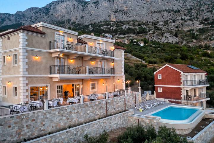 Ferienwohnung für 2 Personen, mit Meerblick und Garten sowie Pool und Terrasse, mit Haustier an der Makarska Riviera - 2