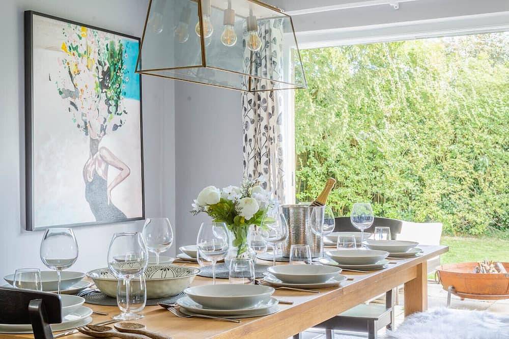 Family & group friendly, free parking, central house in Bath, Bath & North East Somerset