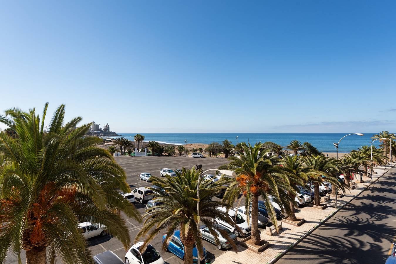 Apartamento entero, 2 min Walk to Beach - Sea Views Terrace - 1 in Arguineguín, Mogán