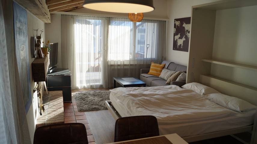 Vakantiewoning voor 2 personen, with sauna and zwembad as well as balkon in Laax