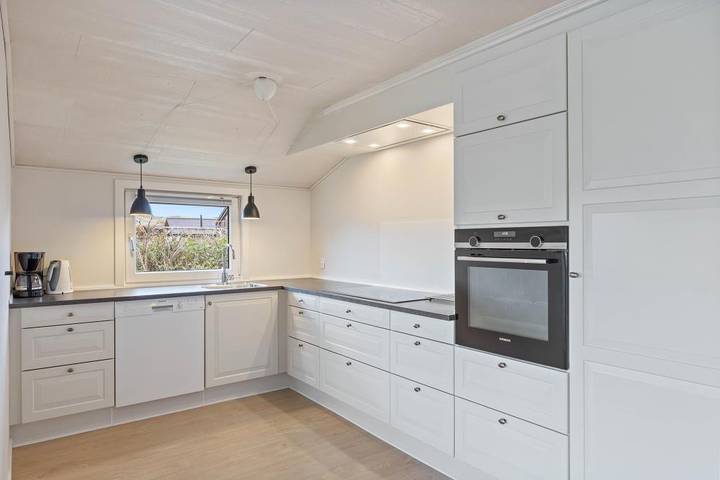 Geräumiges Ferienhaus mit Kaminofen nur 200m vom Strand in Bjerregård, Holmsland Klit