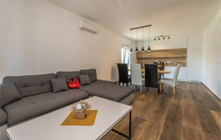 Ganze Ferienwohnung, Apartment mit Meerblick, WLAN, Klimaanlage und Parkplatz, 100 m vom Strand entfernt in Plaža Morovička, Općina Sveti Filip i Jakov