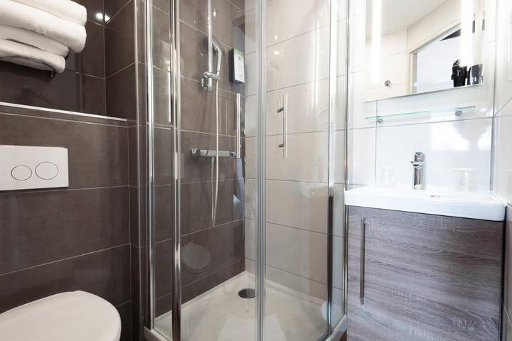 Hôtel pour 2 personnes, avec Terrasse à Saran - 2