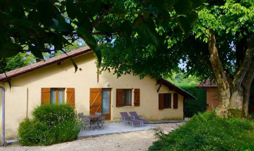 Gîte pour 4 personnes, avec terrasse et jardin