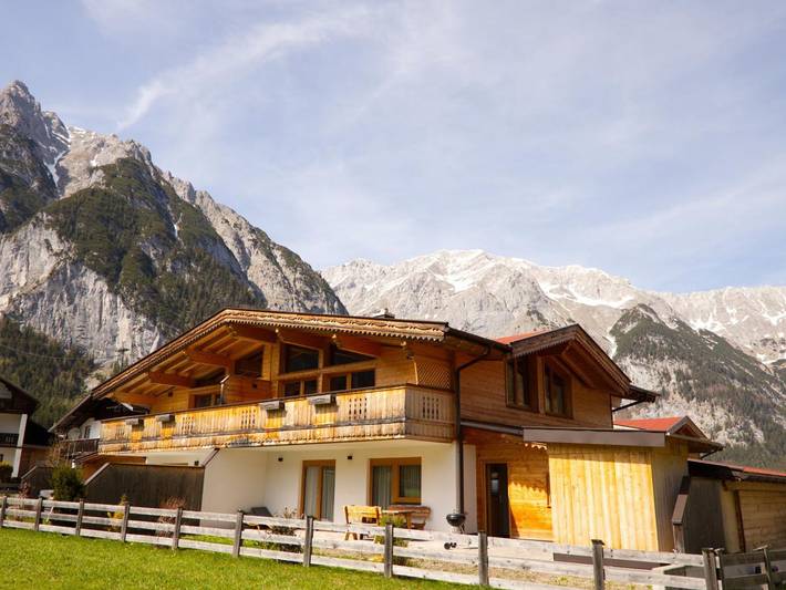 Ferienhaus für 7 Personen, mit Balkon und Garten, kinderfreundlich