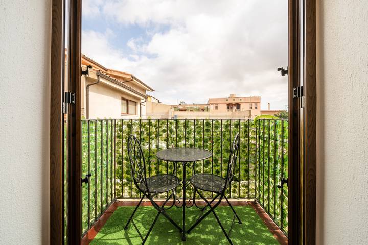 Entire studio, Studio 'Attilio's House' with Balcony, Wi-Fi and Air Conditioning in Capoterra, Cagliari Province