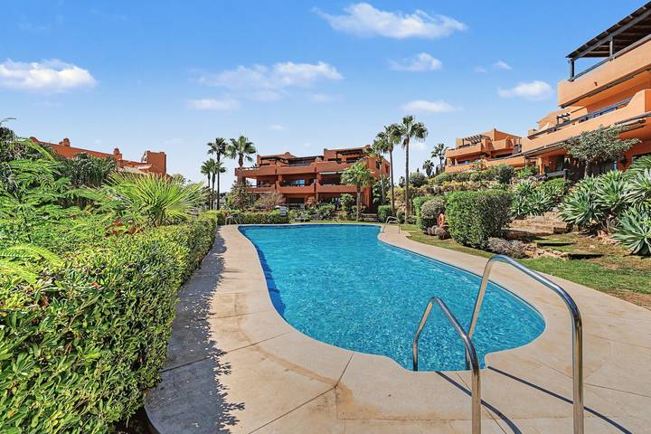 Apartamento inteiro, Apartamento de luxo perto da praia com vista mar em Estepona in Albayt Costa Galera Country Club, Estepona