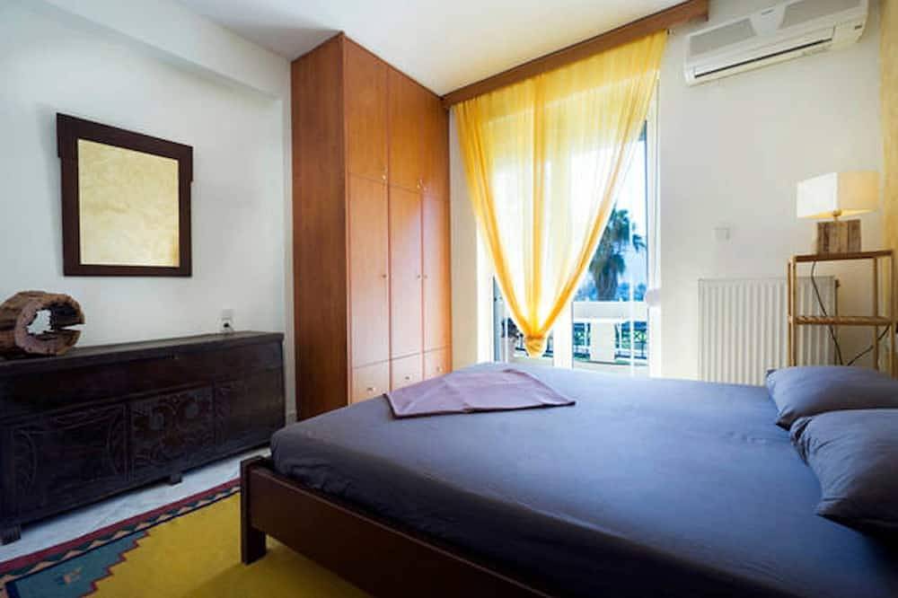 Entire apartment, Souda bay Penthouse - next to the beach - nature and farm around in Chania region