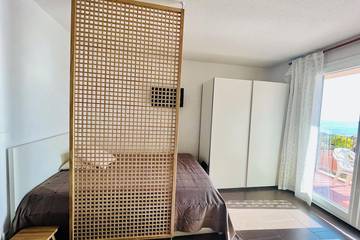 Gîte pour 2 personnes, avec jacuzzi ainsi que piscine et balcon à Saint-Mandrier-sur-Mer