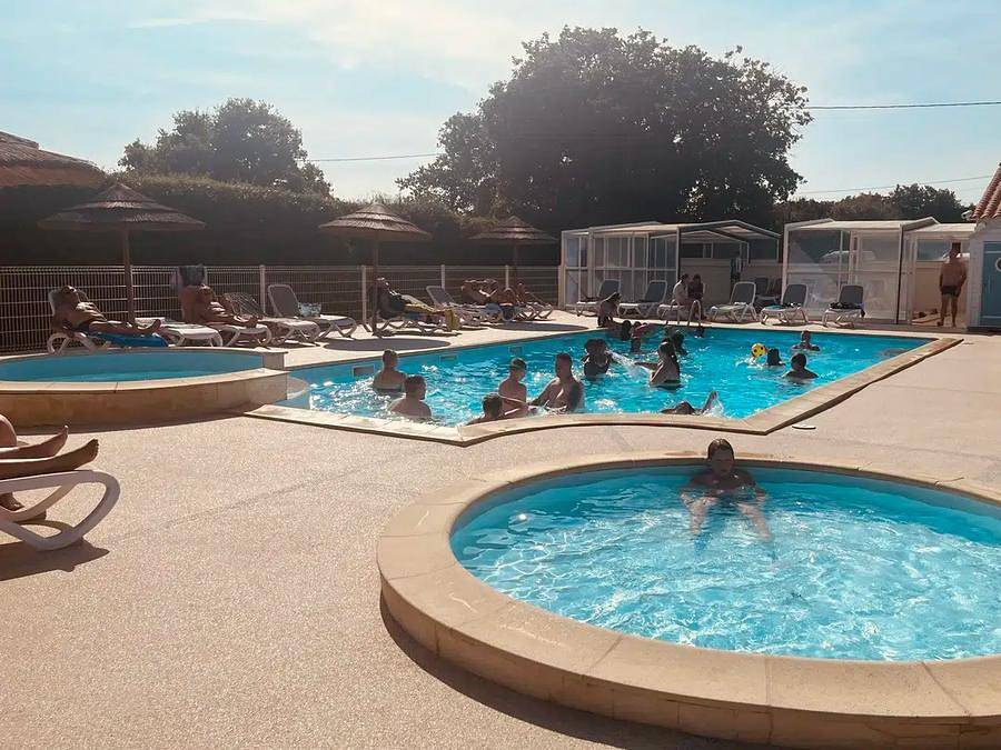 Camping Le Roc  - Mobilheim 2 personen - Mobilheim Essentiel Aubraie - 1 Schlafzimmer in Vairé, Loire-Tal
