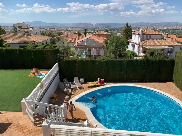 Villa für 18 Personen, mit Ausblick und Pool sowie Garten - 1