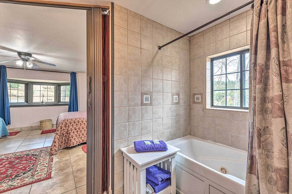 ‘Casa Ruidoso’ Cabin: Hot Tub, Views & Pool Table! in Ski Apache