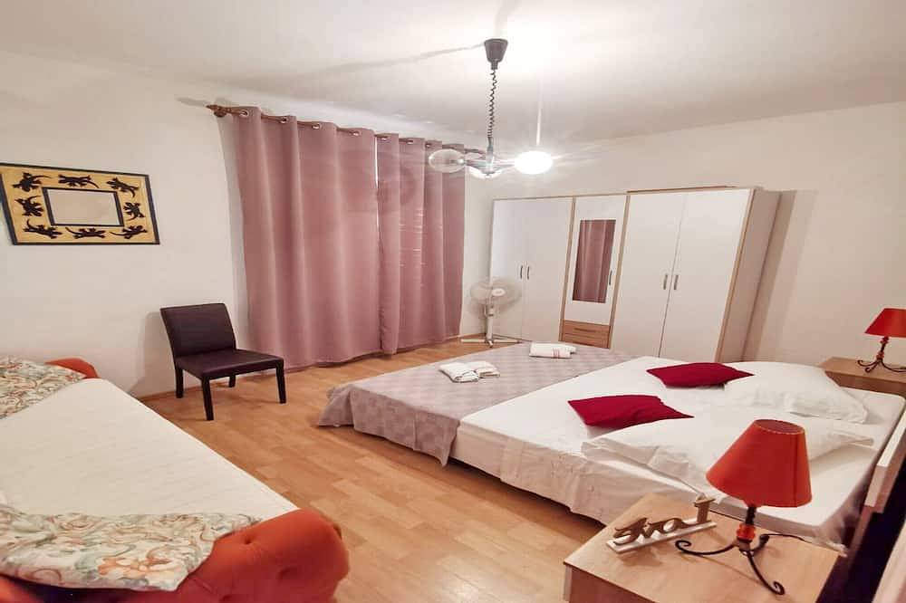 Ganze Wohnung, Bertie's Lodge - Four Bedroom Apartment in Blato, Korcula