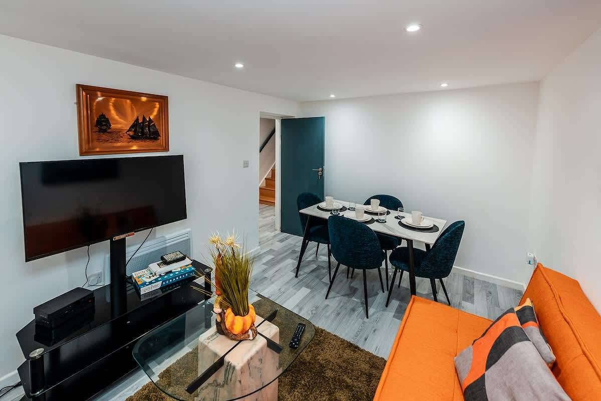 Appartement de vacances entier, Sale 2-Bedroom Apt, Sleeps 5 with Free Parking in Grand Manchester