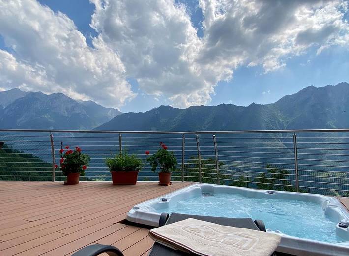 Hôtel pour 2 personnes, avec Jacuzzi et Terrasse ainsi que Jardin et Vue à Dervio