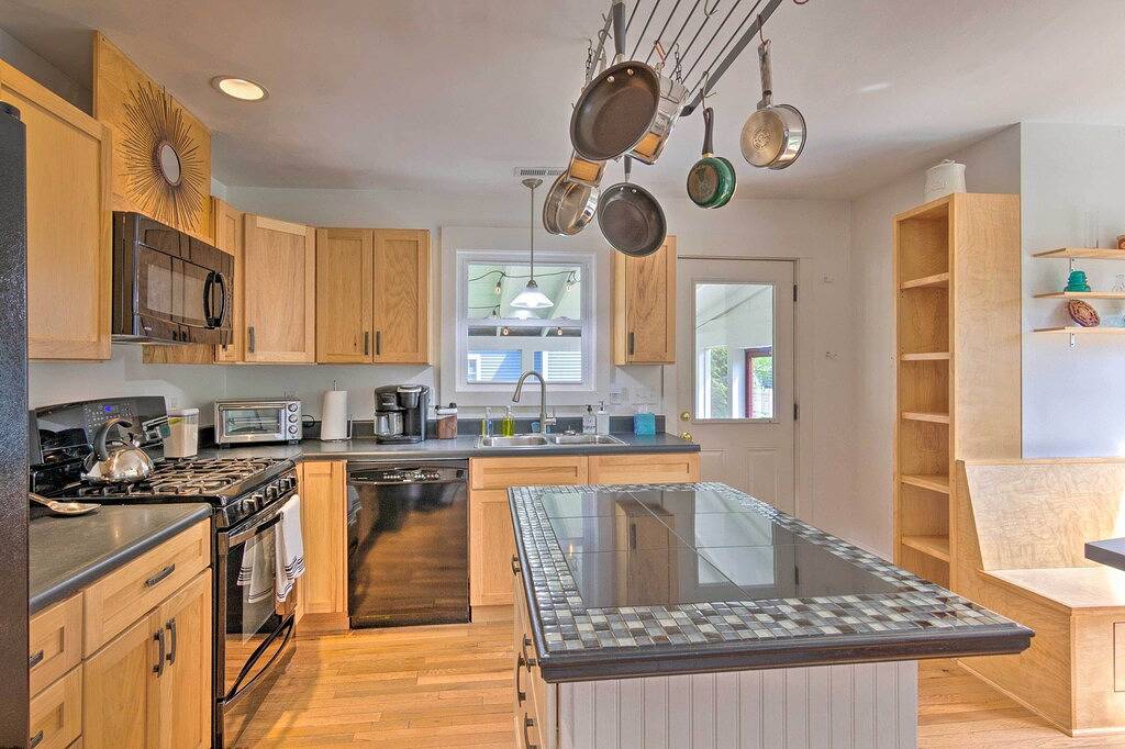 Downtown Brevard Home: Walk to Bars & Breweries! in Brevard, Transylvania County