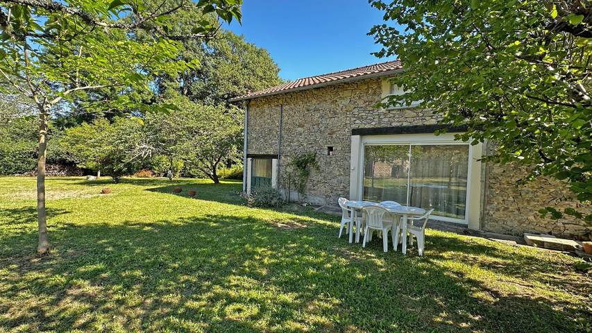 Gîte pour 5 personnes, avec Terrasse et Jardin