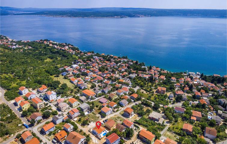 Ferienhaus für 6 Personen, mit Terrasse und Pool in Maslenica