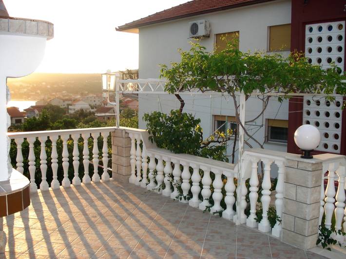 Ferienwohnung für 6 Personen, mit Ausblick und Garten sowie Meerblick in Marina - 2