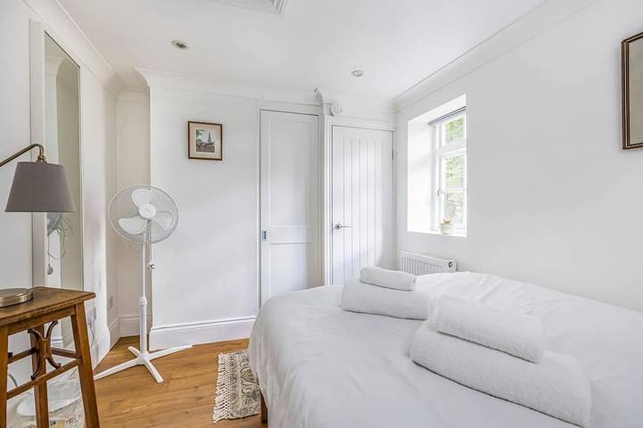 Charming Chichester Home w Garden - Pass The Keys in Chichester, West Sussex