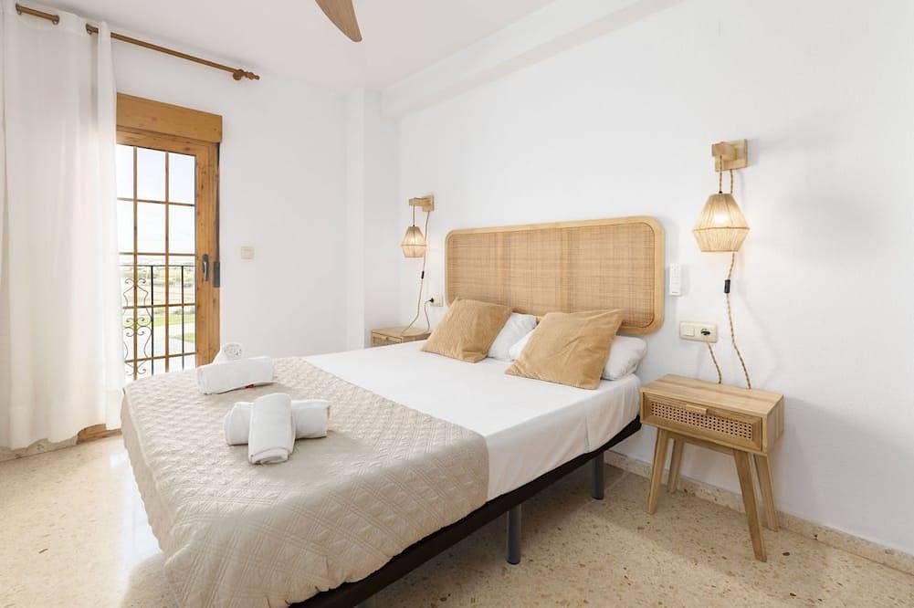 Apartamento entero, Port Saplaya terraza con vistas al Mar. in Port Saplaya, Costa de Valencia