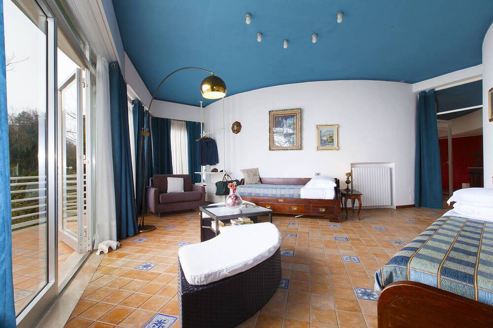 Villa, private pool and sea views in Amalfi Coast, Campania, Italy in Piano di Sorrento, Sorrento Coast