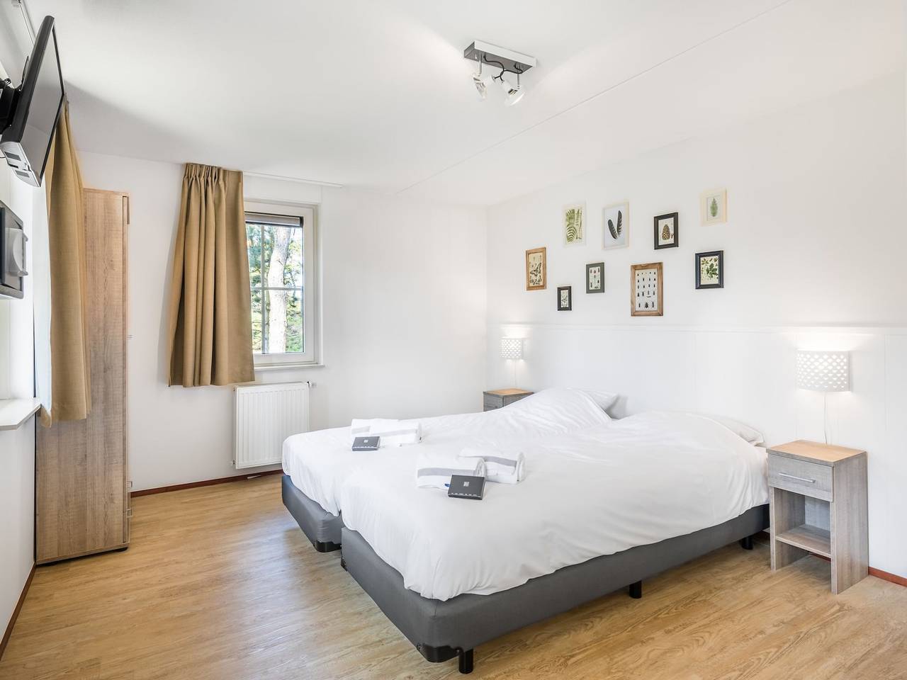 Luxurious villa with 5 bathroom, whirlpool, near a reserve in Weert, Limburg (Niederlande)