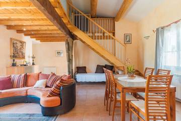 Villa for 7 Guests in Cadenet, Provence, Picture 4
