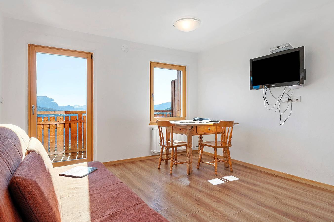 Ganzes Studio, Studio-Apartment 'Zolerhof Alpenrose' mit Bergblick, Gemeinschaftsterrasse und Wlan in Schnauders, Feldthurns
