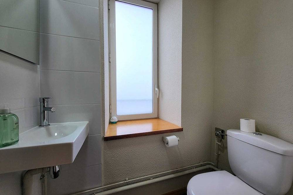 Entire apartment, Apartment with Beautiful Views in Osseja in Osséja, Parc naturel régional des Pyrénées catalanes