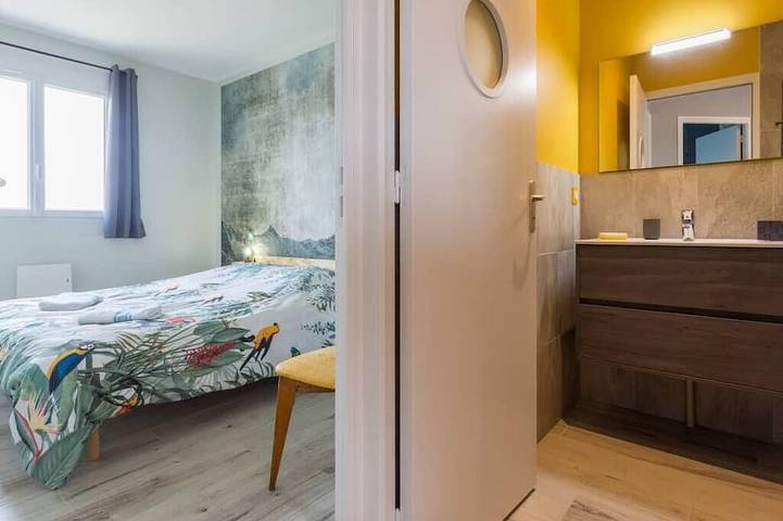Ganze Wohnung, Tribord, apartment with terrace and sea view, parking in Saint-Côme-de-Fresné, Bayeux und Umgebung