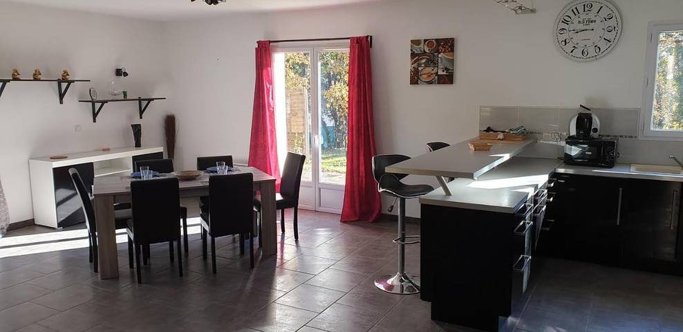 Location de vacances pour 6 personnes, avec vue et jardin, animaux acceptés à Cressensac - 2