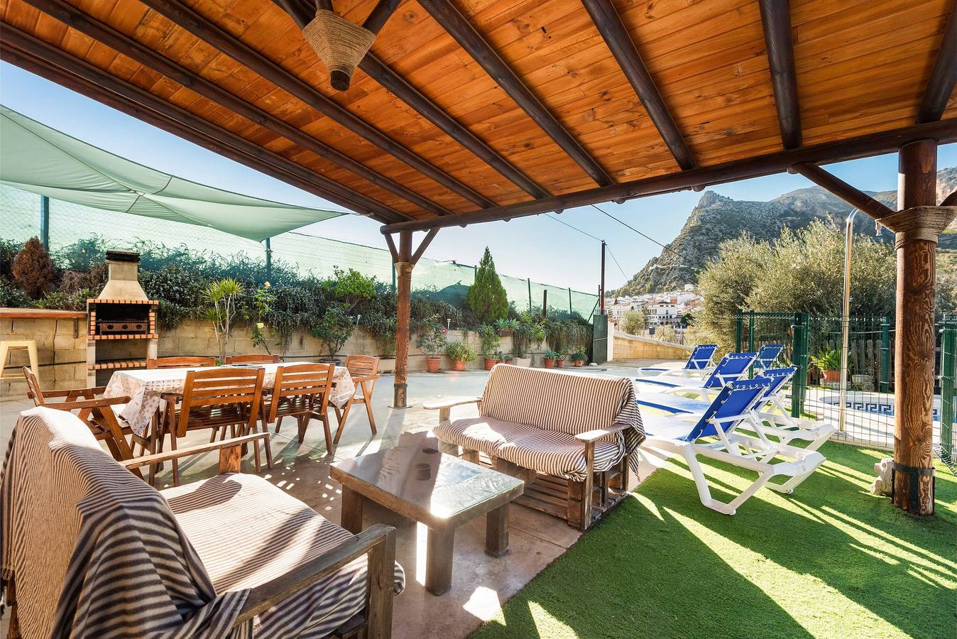 Vacation Home 'Vista Al Valle - Caminito Del Rey' with Mountain Views & Air Conditioning in Valle de Abdalajís, Málaga Province