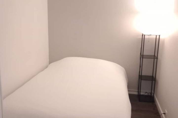 Appartement entier, Apparemment T2 proche du centre in Saint-Brieuc, Côte de Goëlo